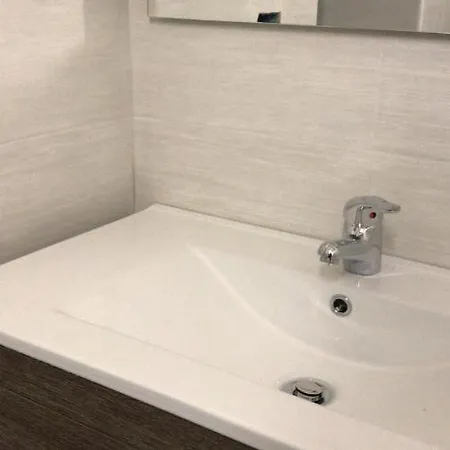 Darlis Aetna Guestroom *