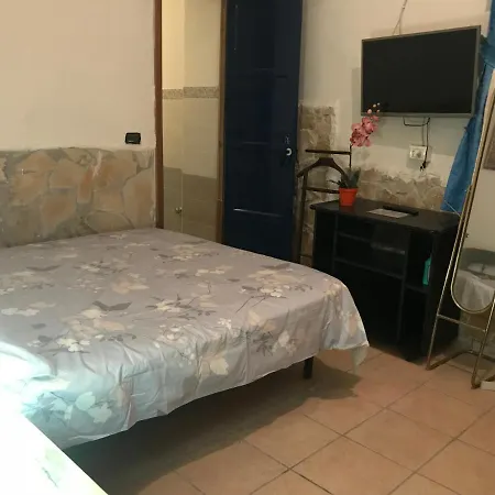Darlis Aetna Guestroom